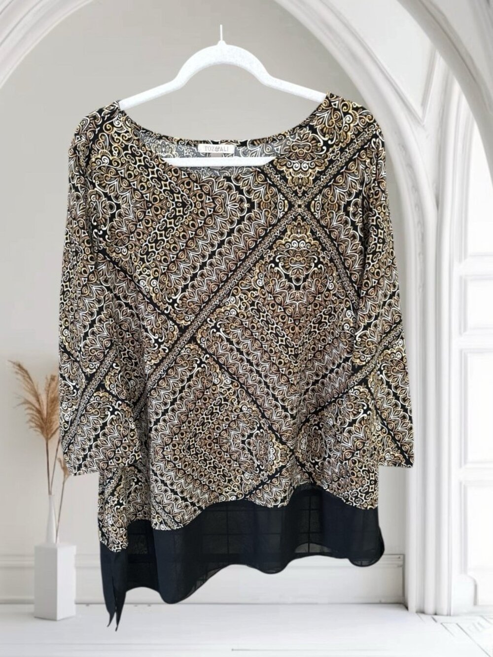 Roz & Ali Black/Gold/White 3/4 Sleeve Asymmetrical Hemline Top-Size 2X
